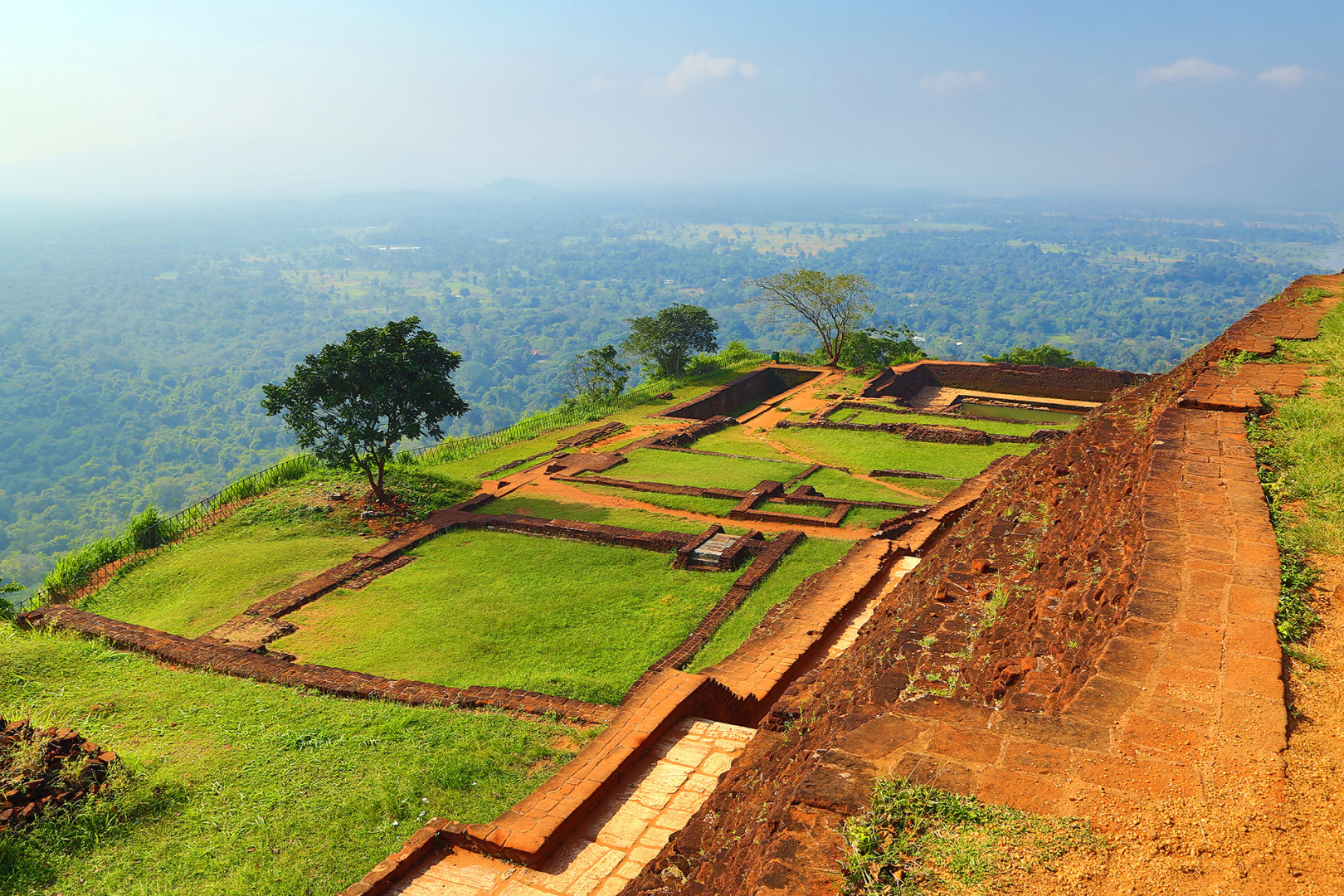 斯里蘭卡旅遊景點 1. 亞洲保存完好的千年古城：錫吉里亞古城 